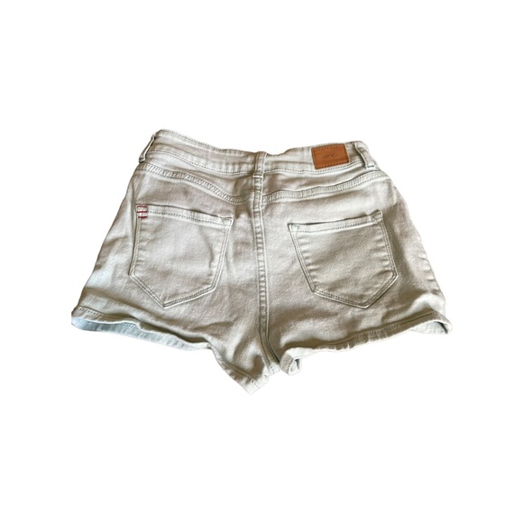 BDG denim shorts size 26 waist high rise 98% cotton has 5 pockets - Picture 2 of 9